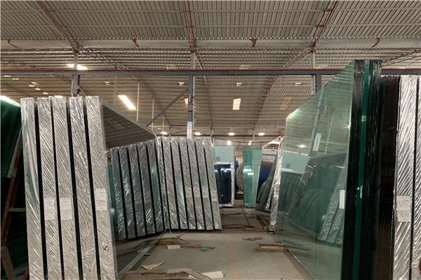 16 杨家坪黑镜工厂 重庆桥利钢化玻璃厂是国内的批发:玻璃,玻璃制品